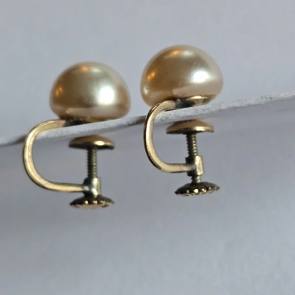 Vintage earrings screwback gold filled faux pearl pearlcore dainty classic